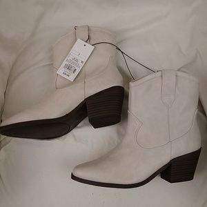 NWT Boots